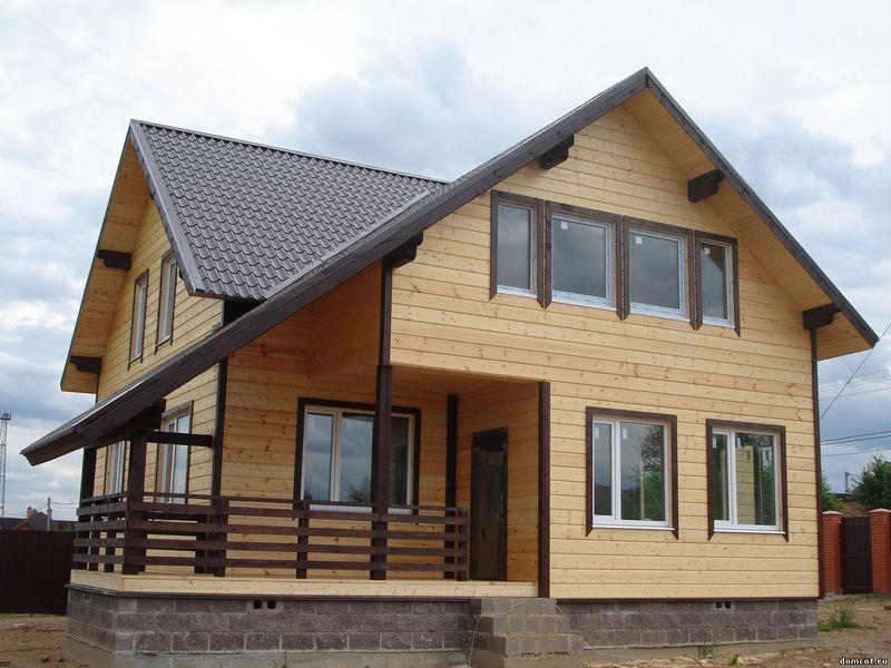 Стоимость строительства такого деревянного дома: 8 000 - 10 000 рублей/кв.м